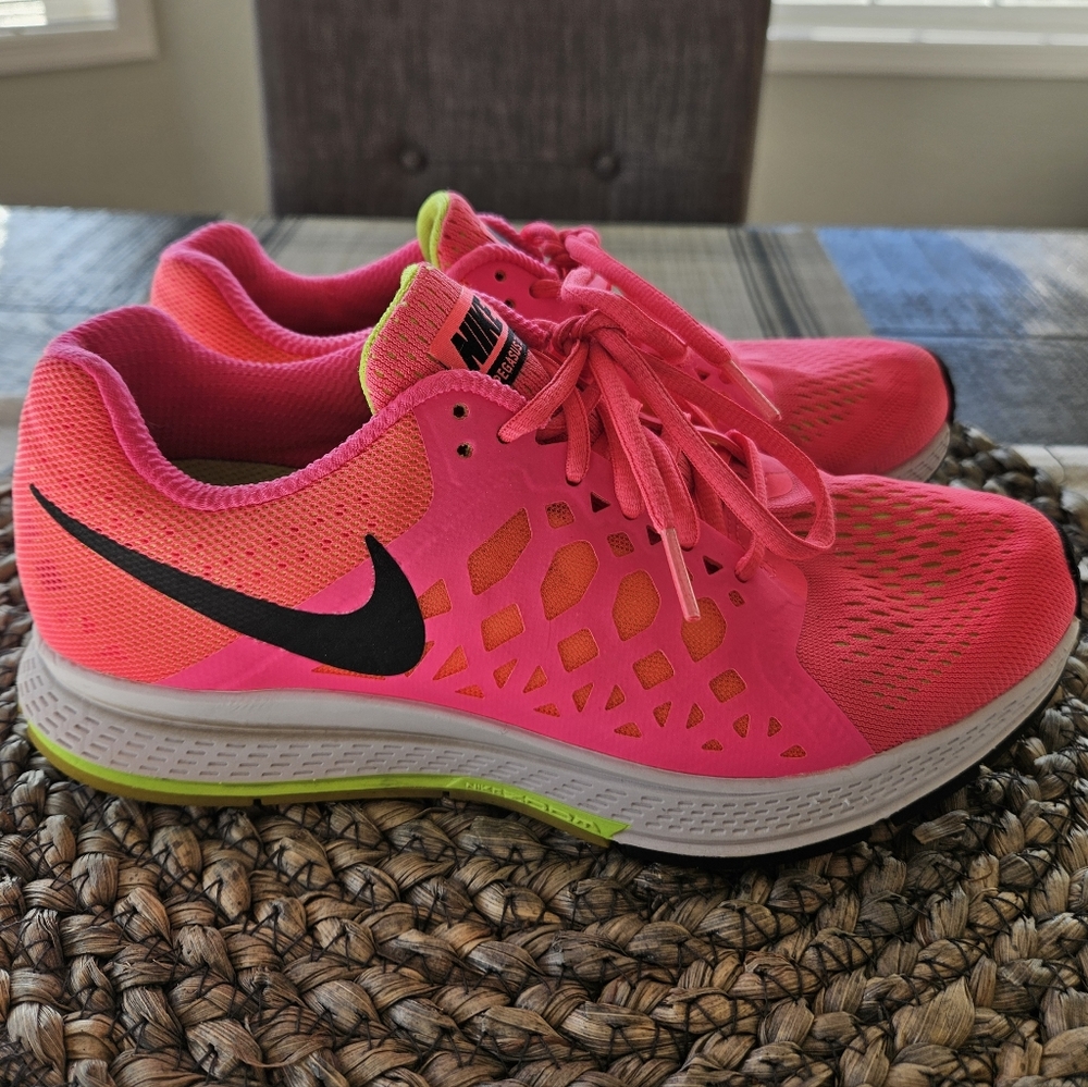 Nike Air Zoom Pegasus 31 Hot Pink Athletic Sneakers